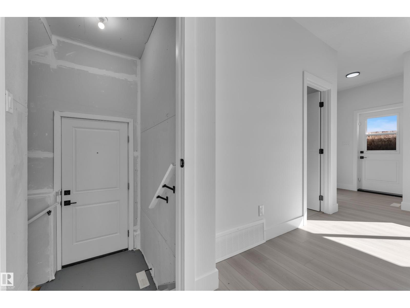213 Falcon Crescent - 20