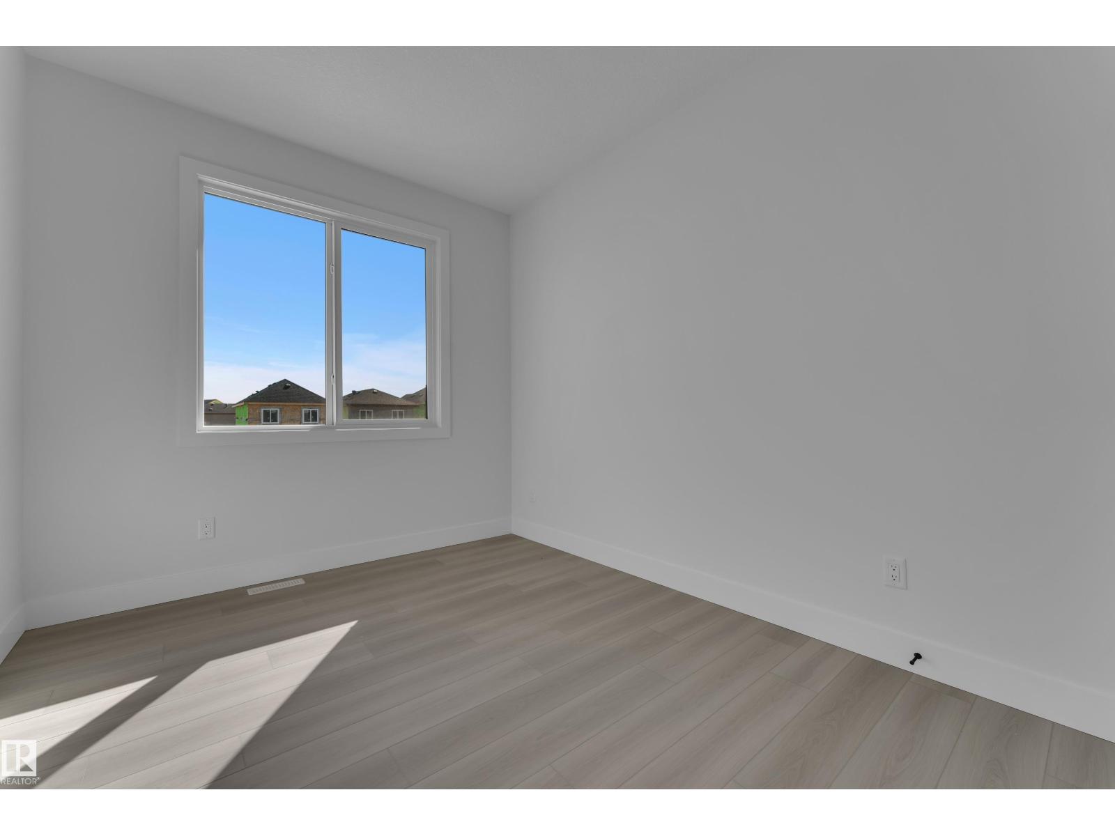 213 Falcon Crescent - 25