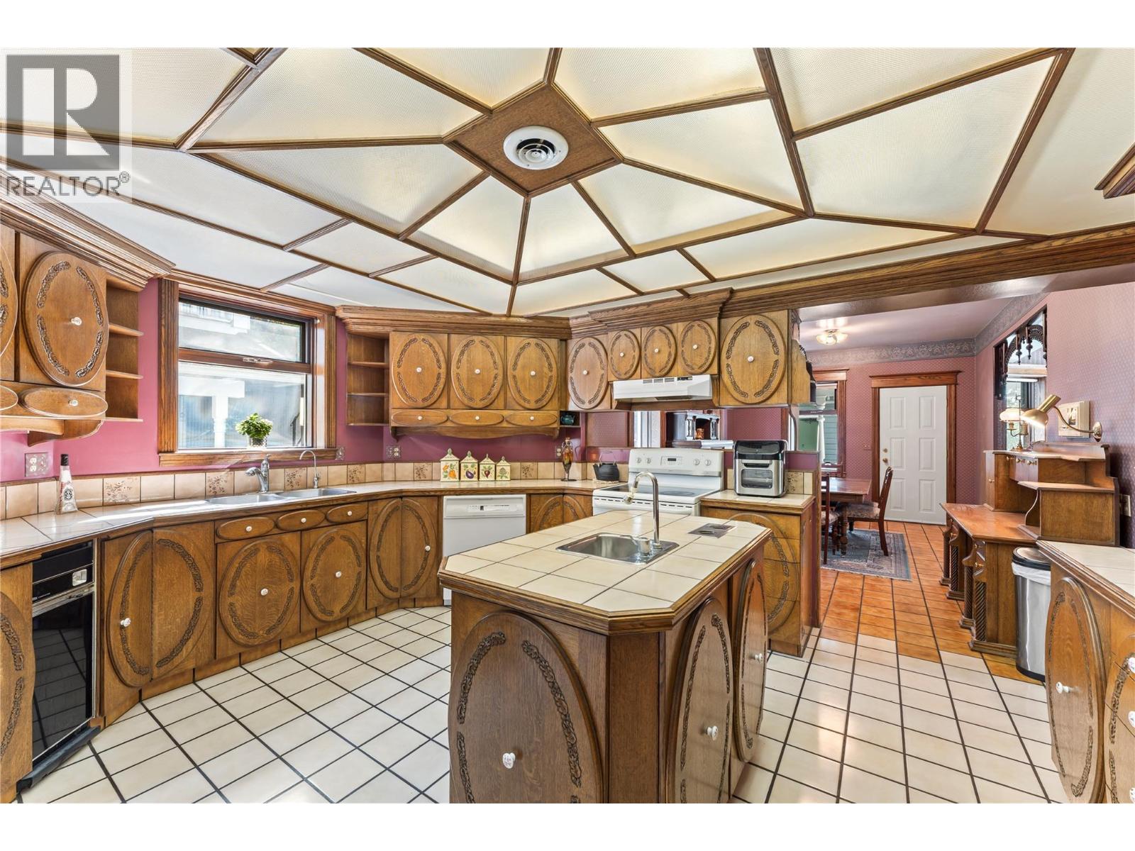 4345 June Springs Road, Kelowna
