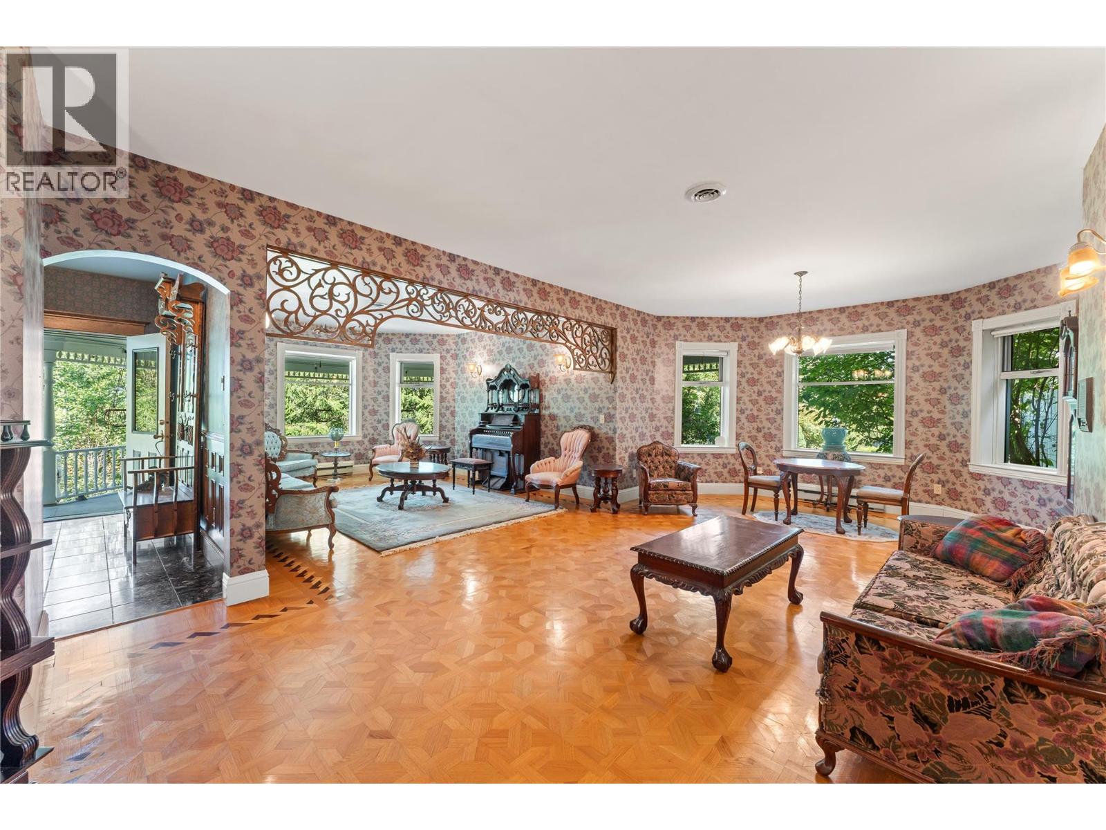 4345 June Springs Road, Kelowna