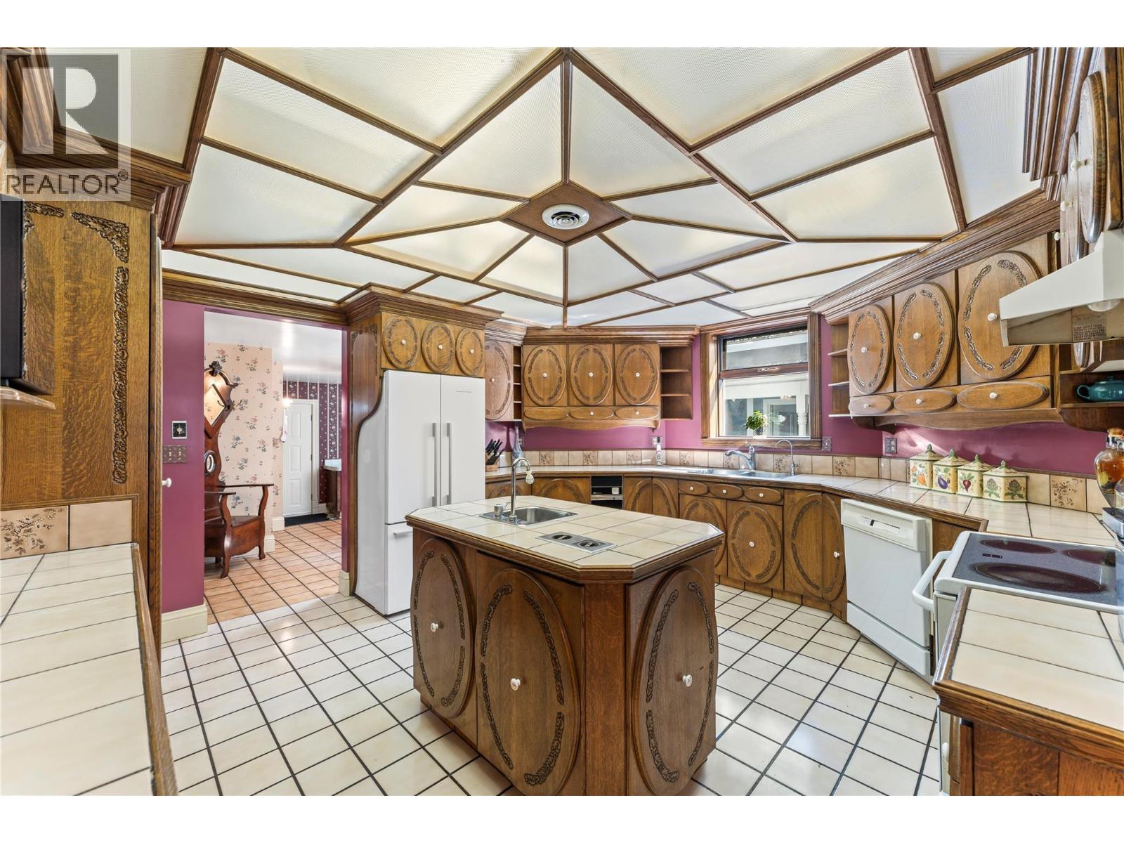 4345 June Springs Road, Kelowna