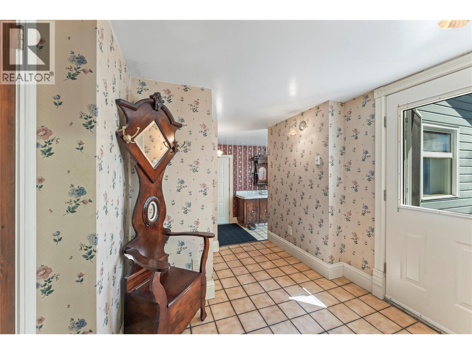 4345 June Springs Road, Kelowna