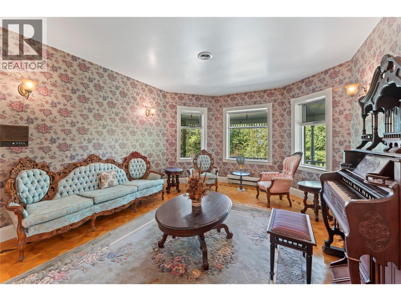 4345 June Springs Road, Kelowna