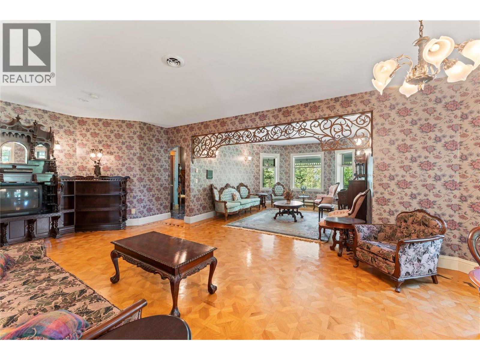 4345 June Springs Road, Kelowna