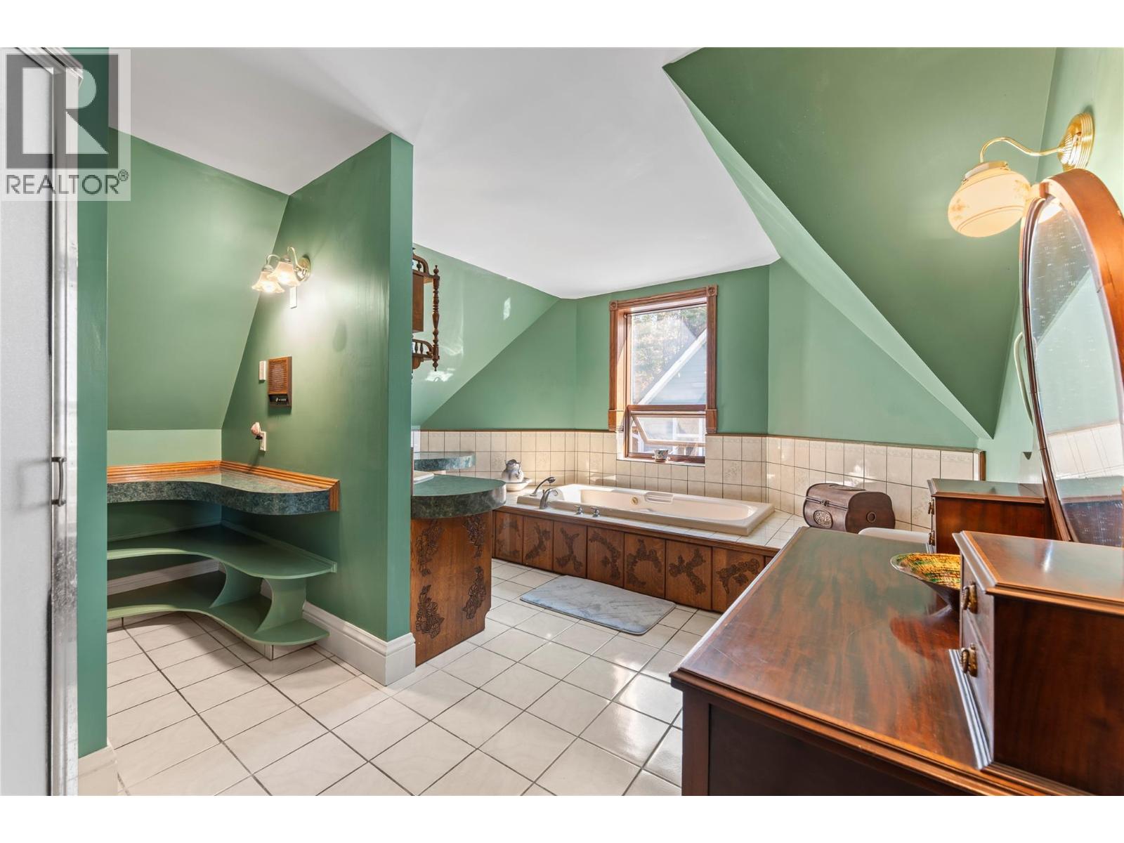 4345 June Springs Road, Kelowna