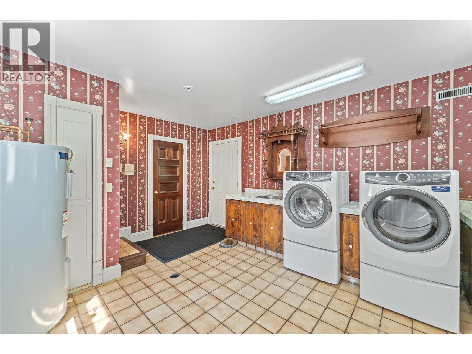 4345 June Springs Road, Kelowna