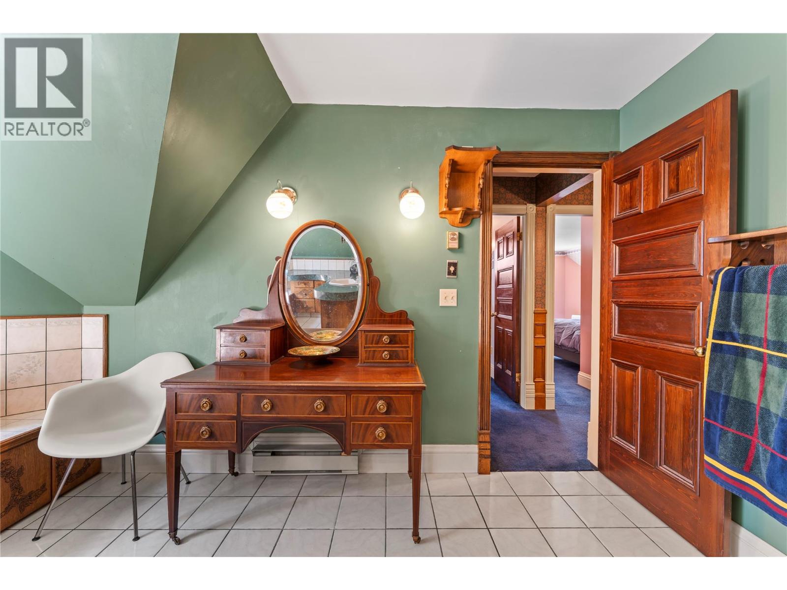 4345 June Springs Road, Kelowna
