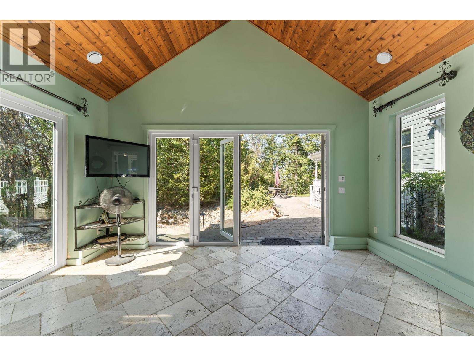 4345 June Springs Road, Kelowna