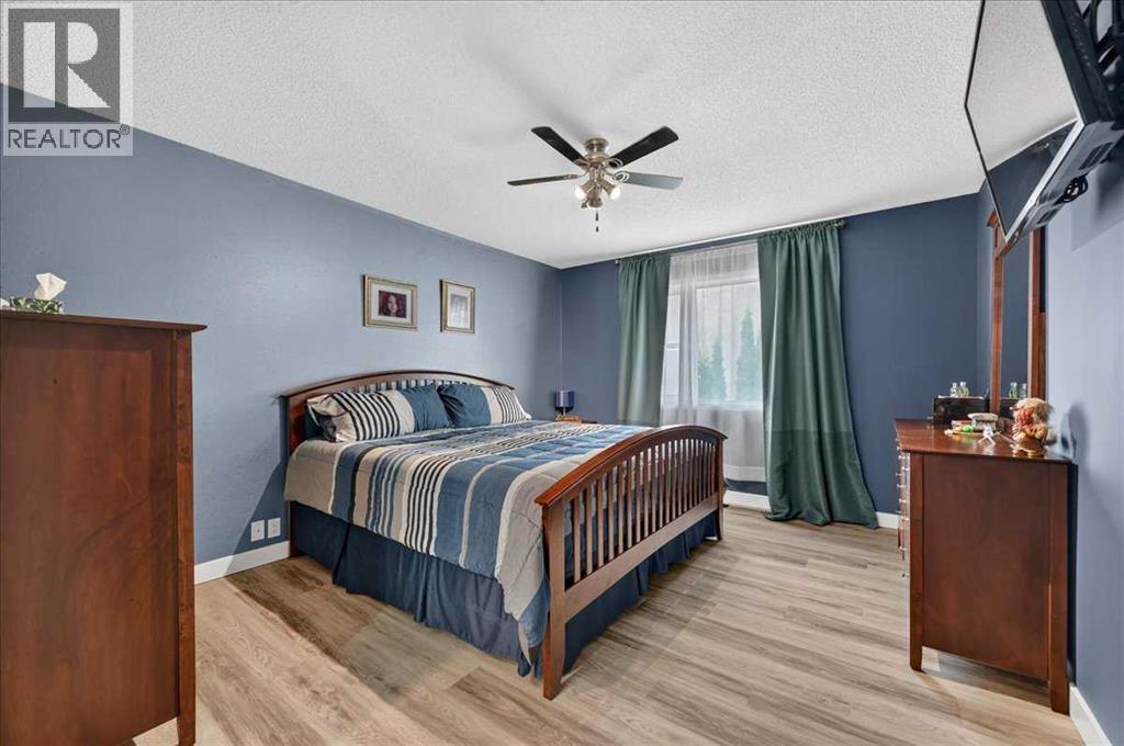 212 Cresthaven Place SW, Crestmont, Calgary photo 4