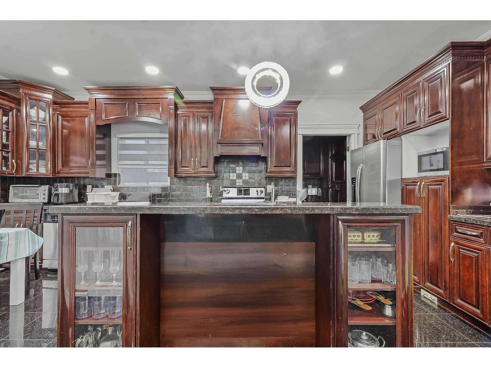 9 Bed, 6 Bath House for Sale in Surrey – 6842 131 STREET, Surrey – MLS# R3158936 - Image 8
