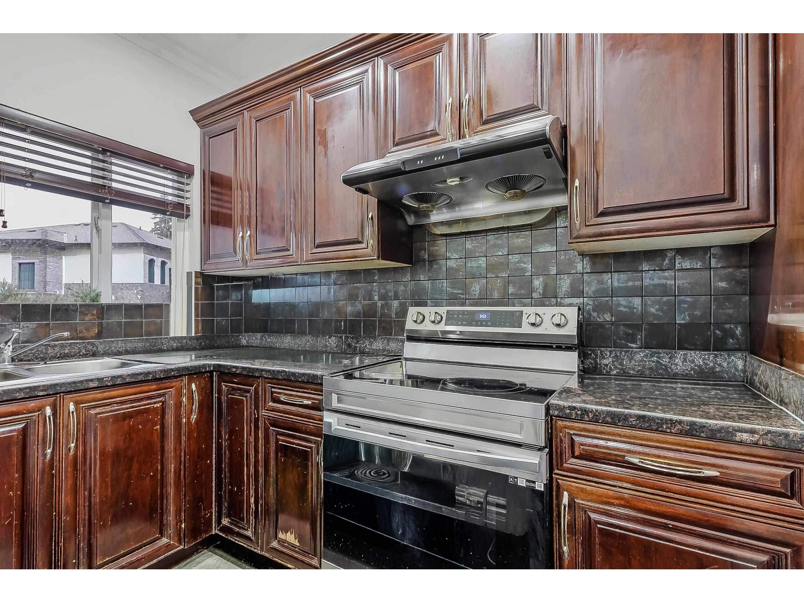 9 Bed, 6 Bath House for Sale in Surrey – 6842 131 STREET, Surrey – MLS# R3158936 - Image 10