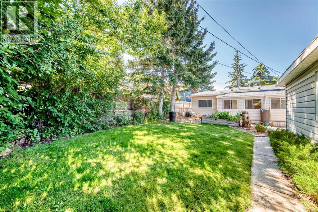 8512 33 Avenue NW - 37