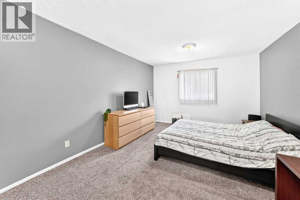 8512 33 Avenue NW - 18