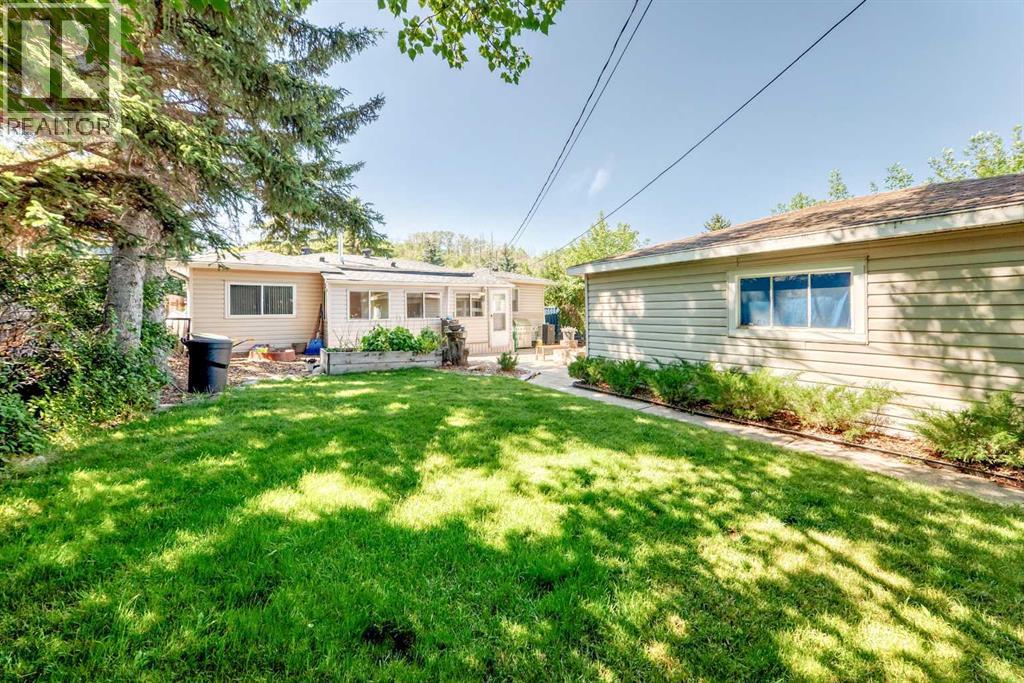 8512 33 Avenue NW - 36