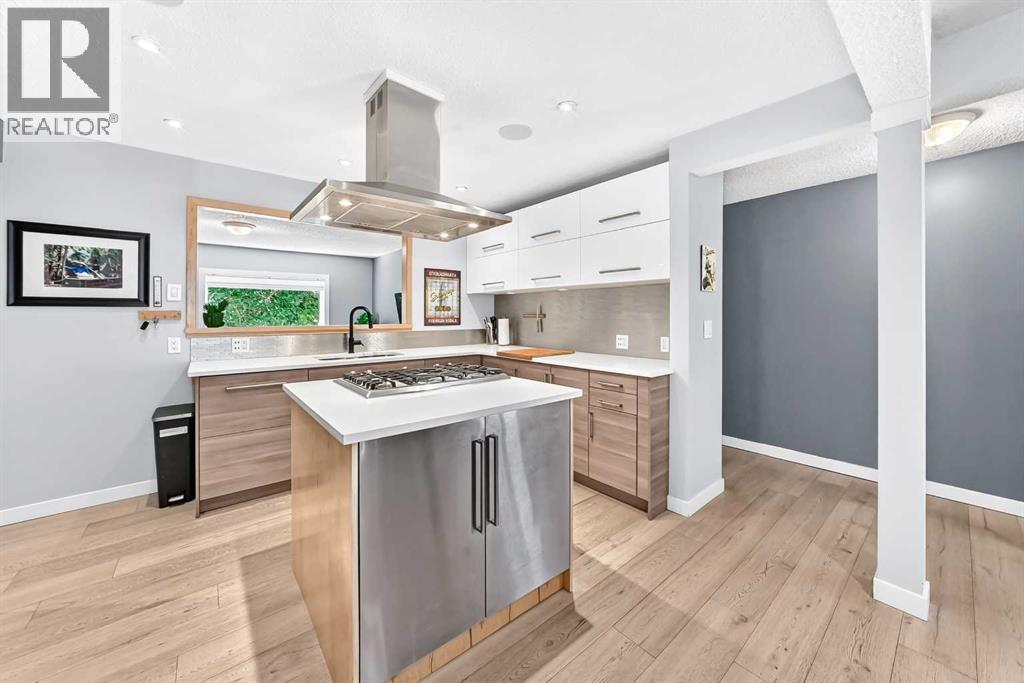 8512 33 Avenue NW, Bowness, Calgary photo 3