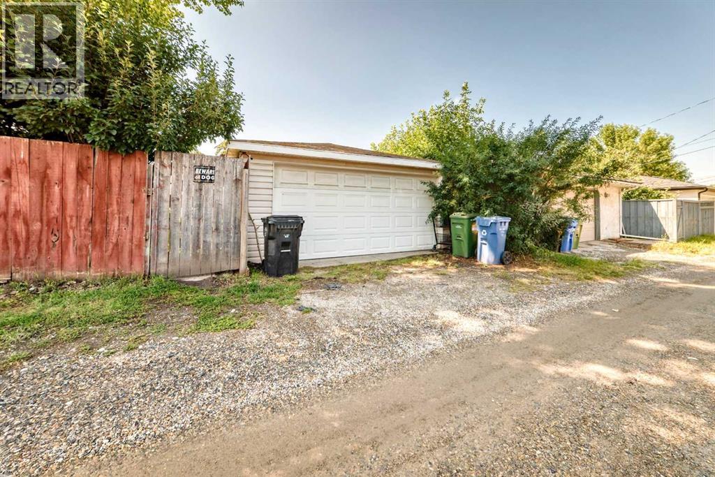 8512 33 Avenue NW - 38