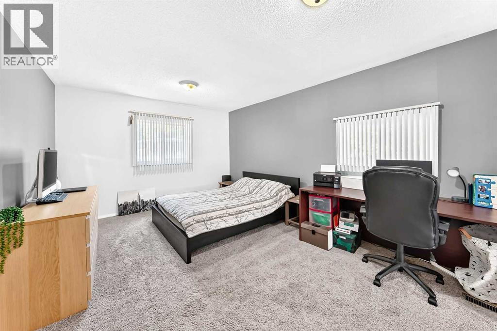 8512 33 Avenue NW - 17
