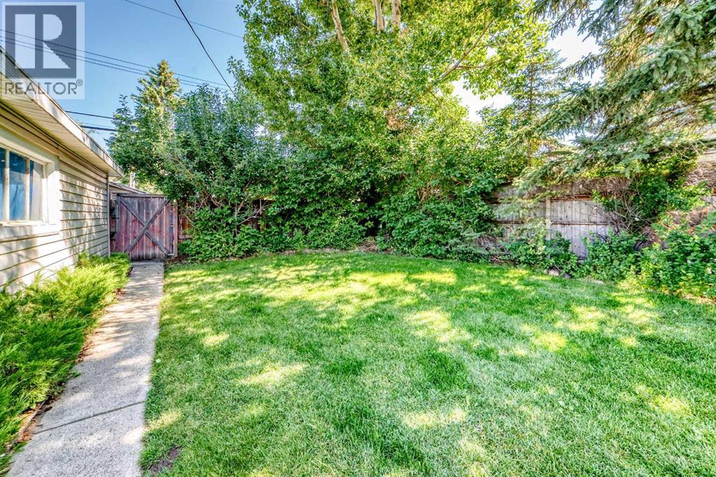 8512 33 Avenue NW - 35