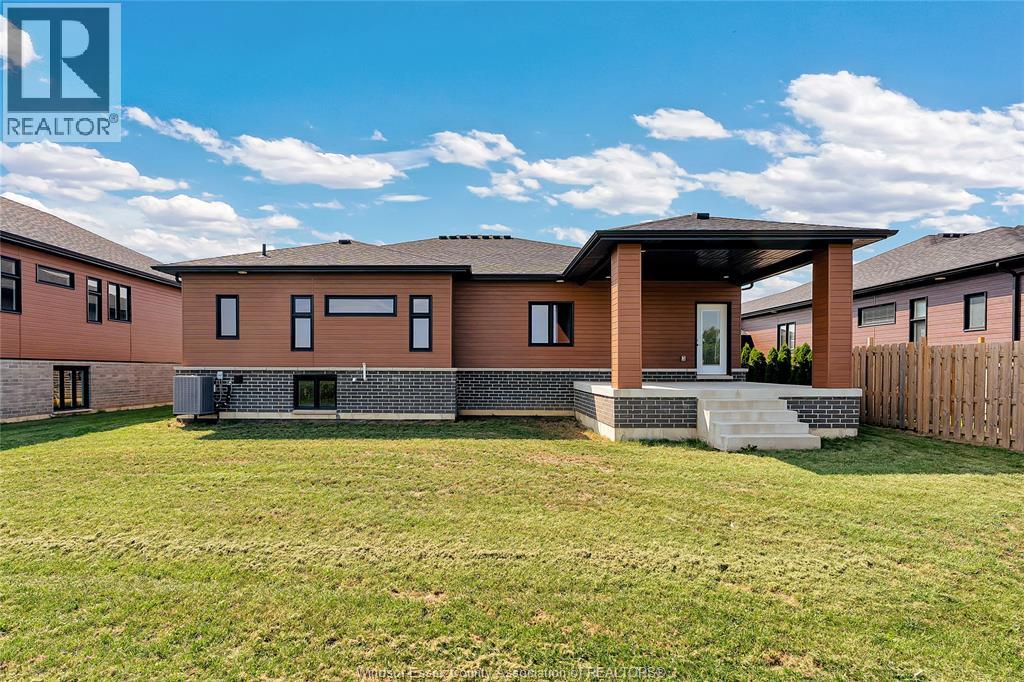 114 HAZEL CRESCENT - 4