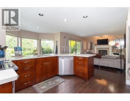 Living room - 1191 Rosemount Close, Parksville, BC V9P2W3 Photo 11
