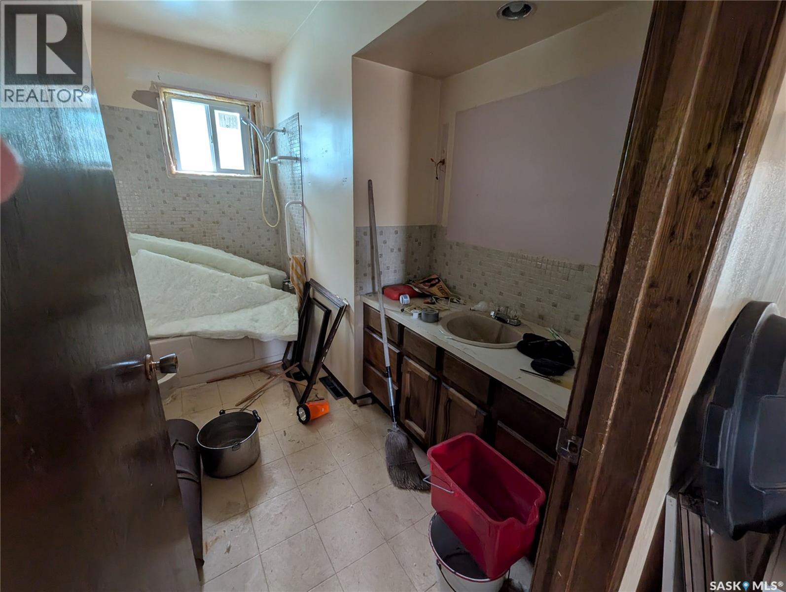125 Main STREET E - Image 6