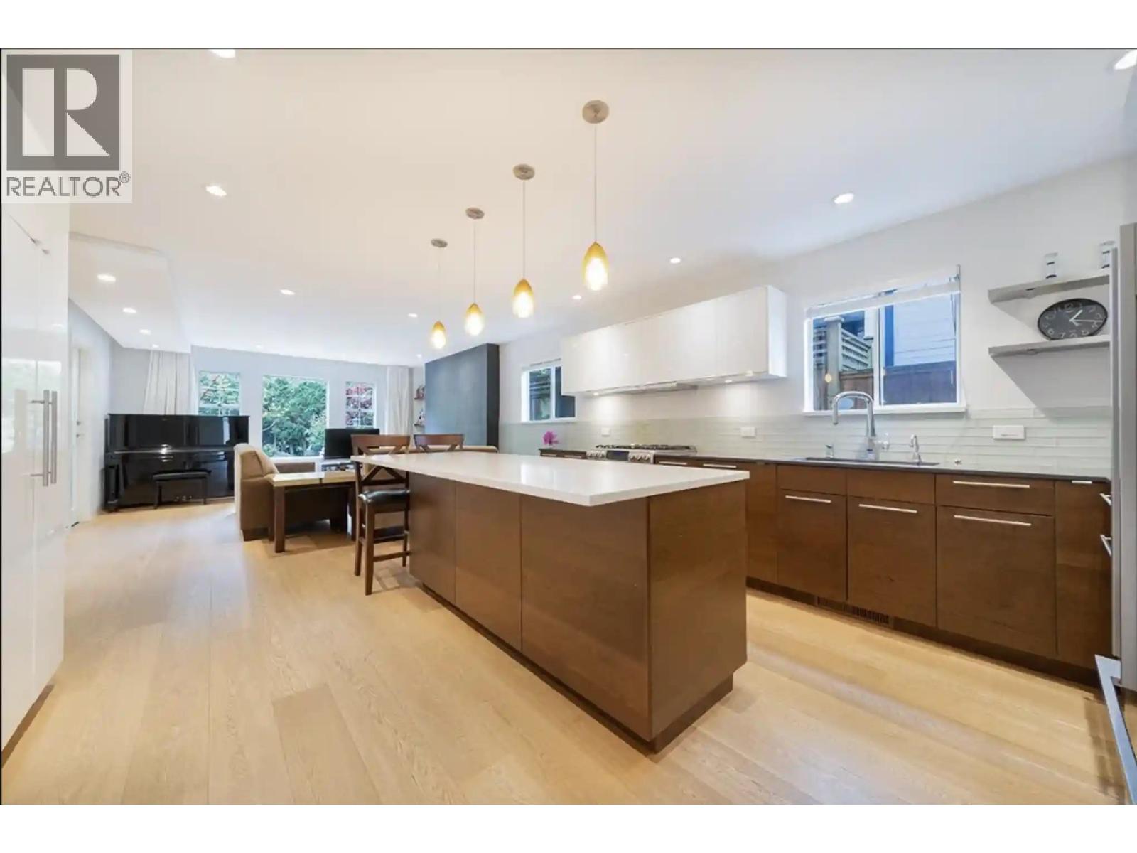 453X 16TH AVE W, Vancouver, British Columbia, V6R3E8, Vancouver, British Columbia — photo 3 of 5