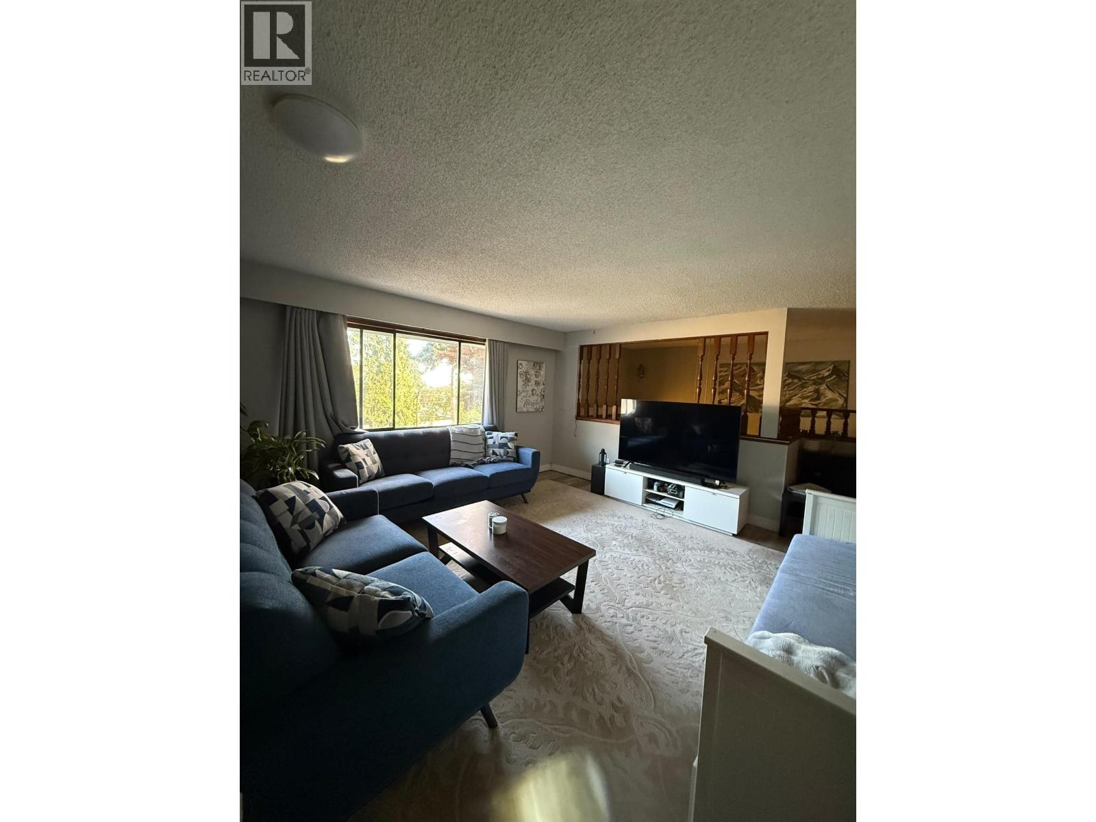 2205 NINTH Avenue, New Westminster, British Columbia, V3M3H1, New Westminster, British Columbia — photo 3 of 5