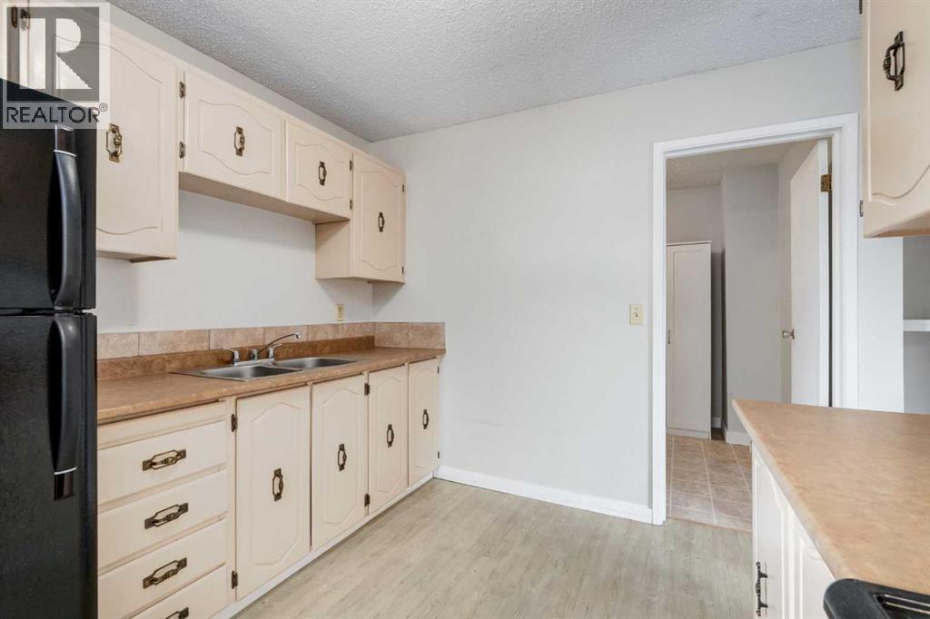 6, 4527 73 Street NW, Bowness, Calgary photo 5