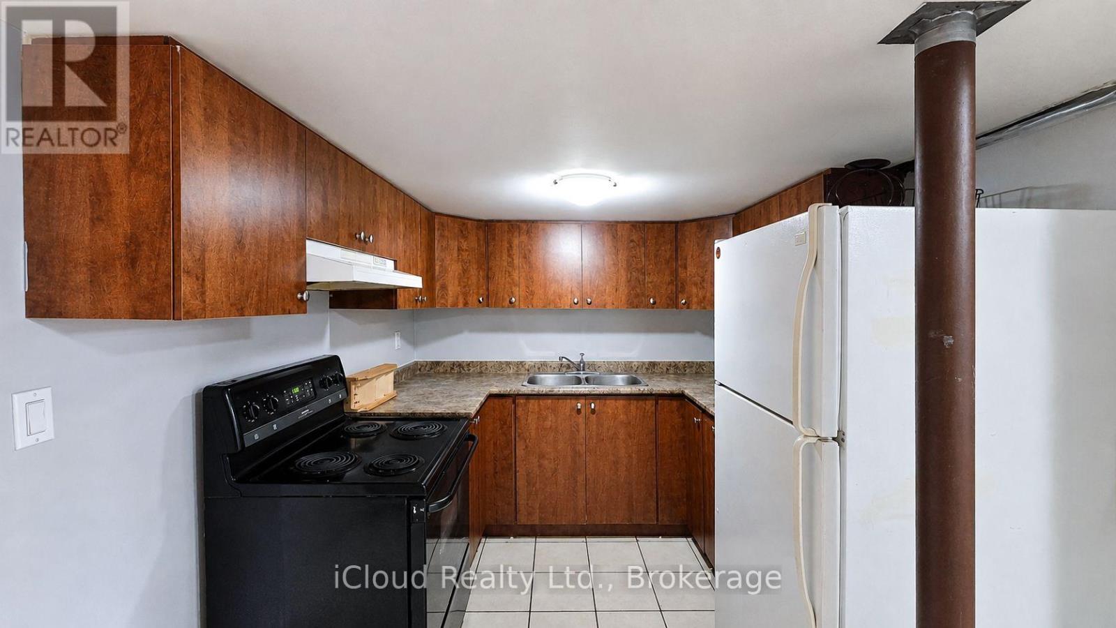 39 MANETT CRESCENT - 32