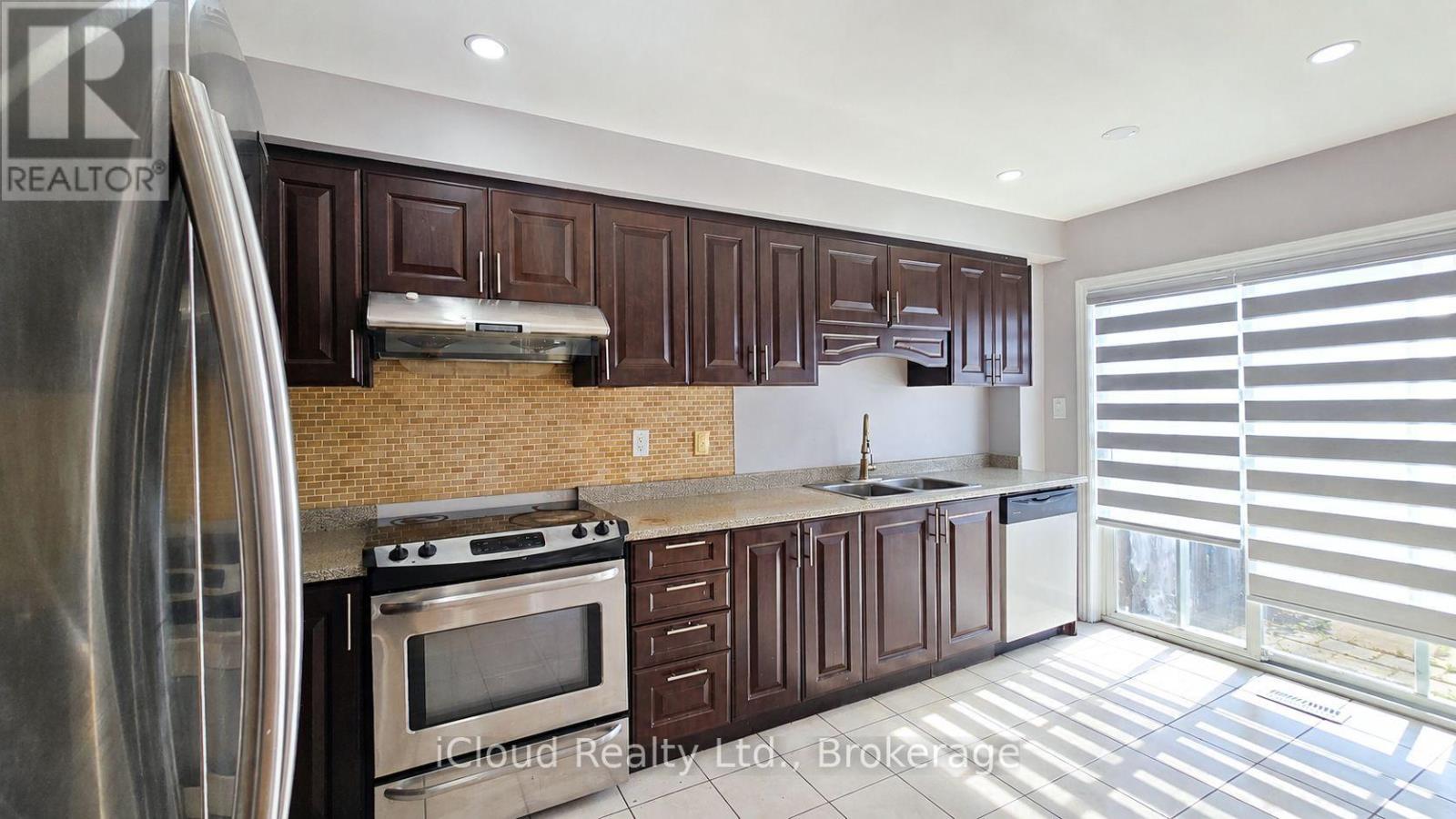 39 MANETT CRESCENT - 12