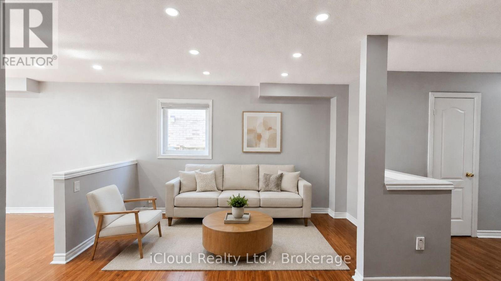 39 MANETT CRESCENT - 7