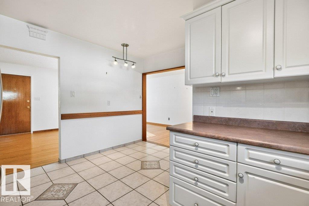 11042 152 ST NW - 14