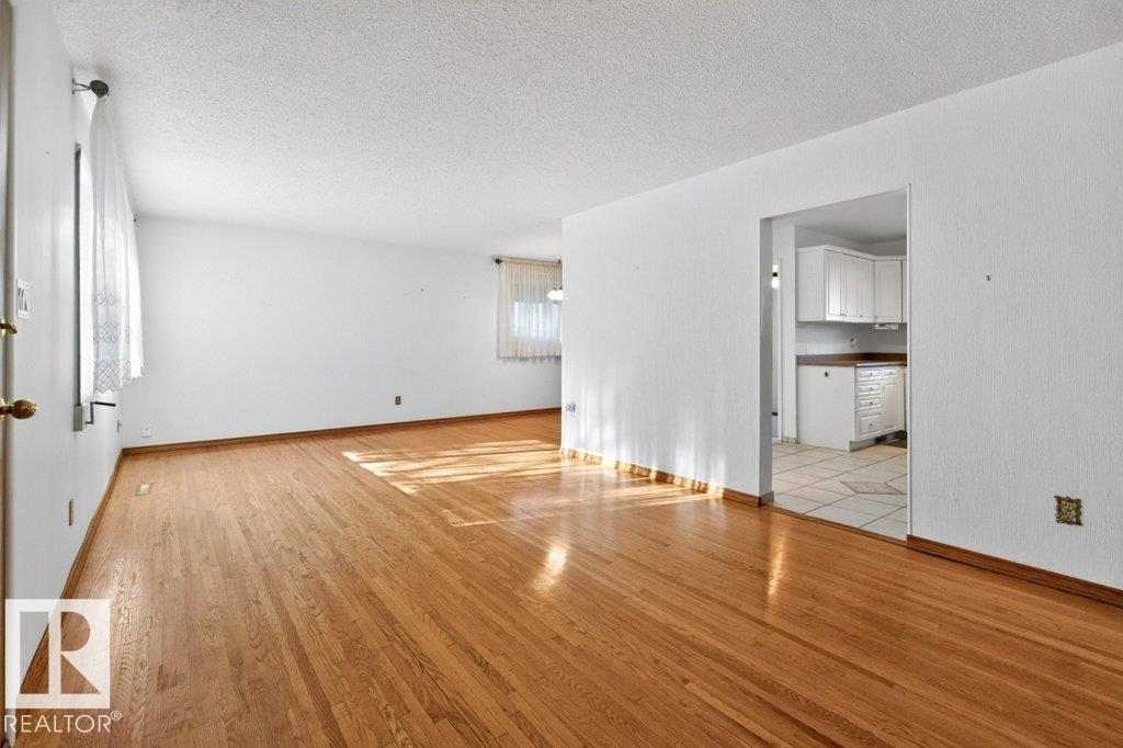 11042 152 ST NW - 3