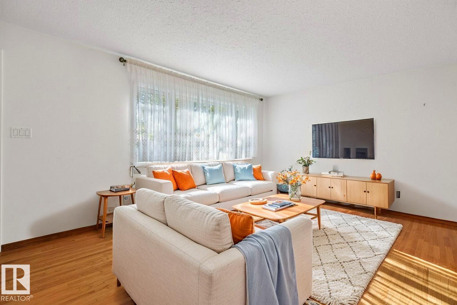 11042 152 ST NW - 5
