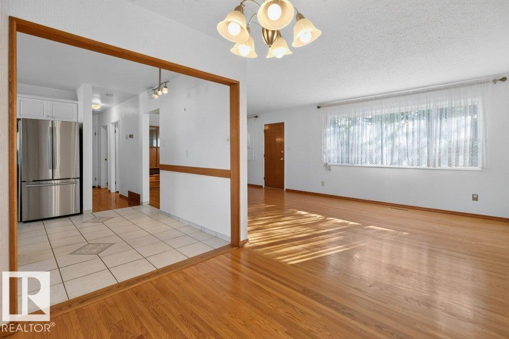 11042 152 ST NW - 16
