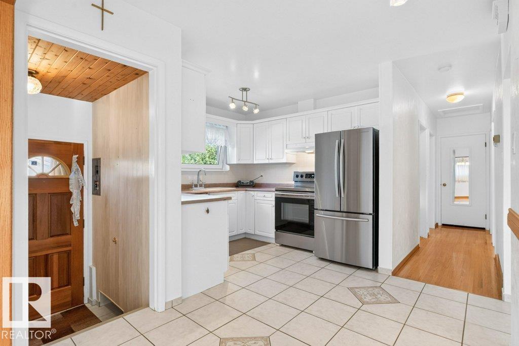 11042 152 ST NW - 10