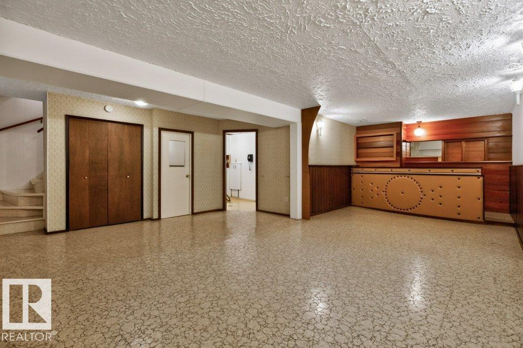 11042 152 ST NW - 28
