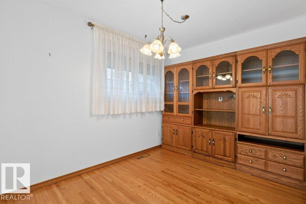 11042 152 ST NW - 17