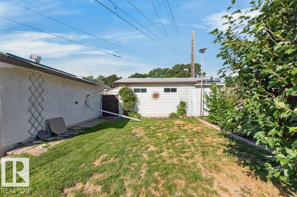 11042 152 ST NW - 45