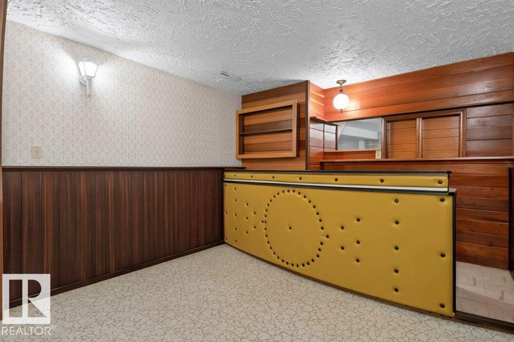11042 152 ST NW - 31