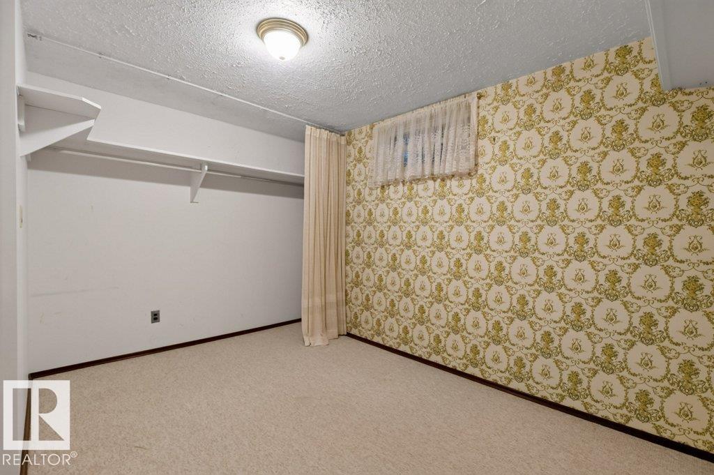 11042 152 ST NW - 32