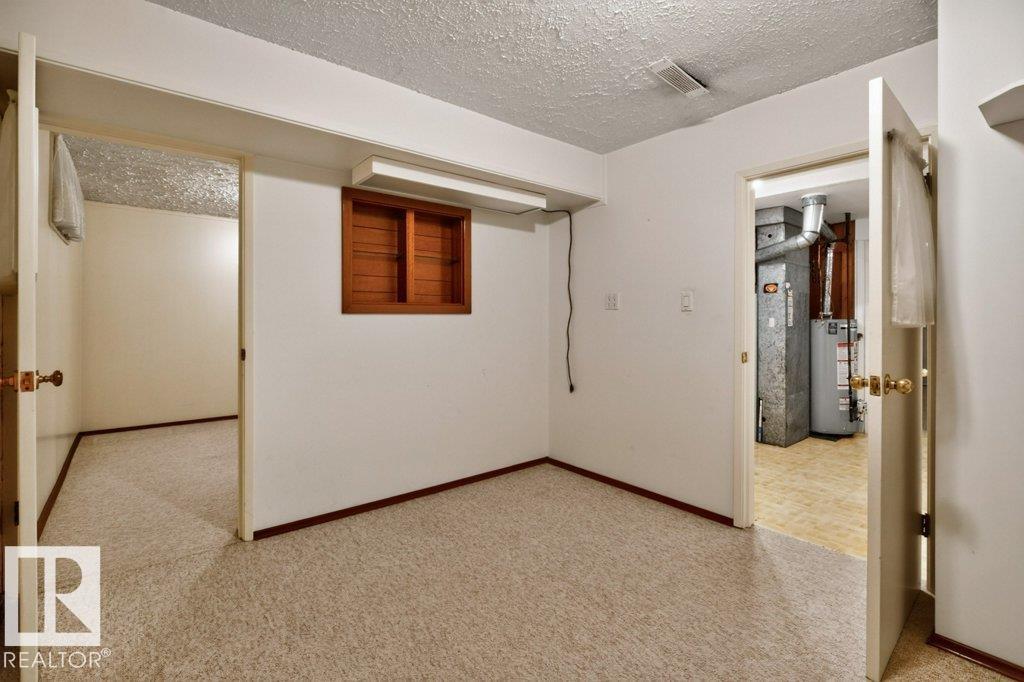11042 152 ST NW - 34