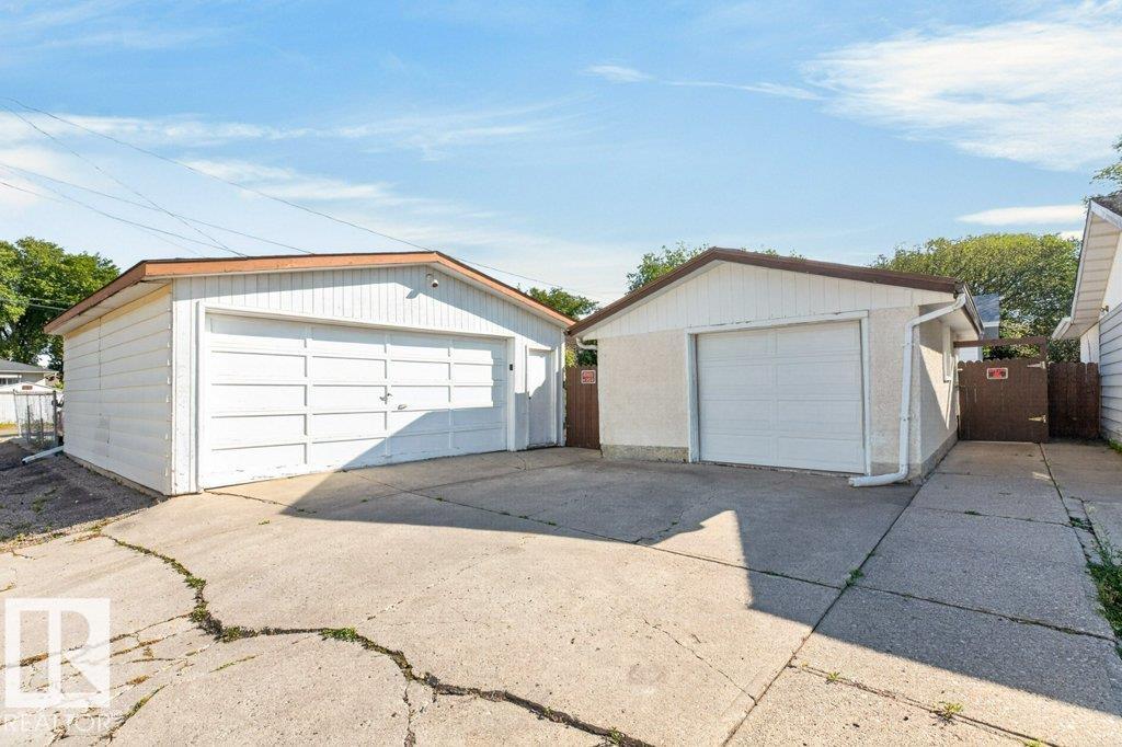 11042 152 ST NW - 46