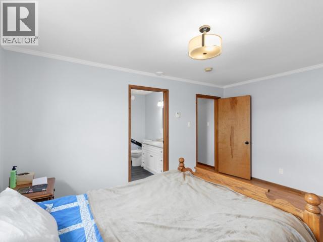 4 & 6 NISUTLIN DRIVE - 17