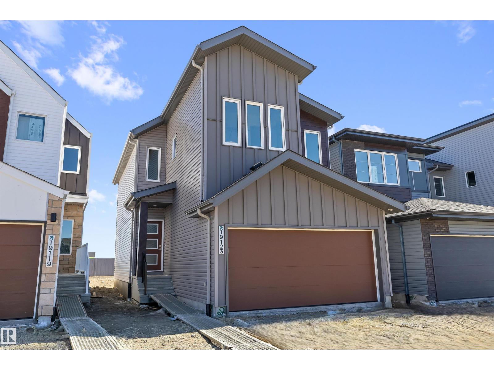19123 20 AV NW, River's Edge, Edmonton photo 2