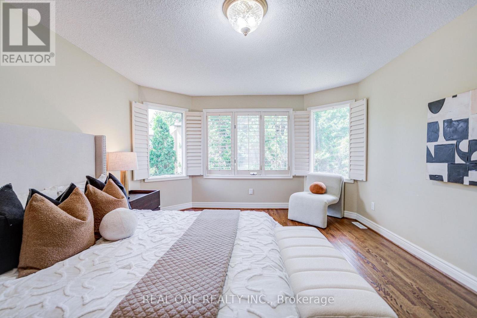 2025 BURBANK DRIVE - Image 32
