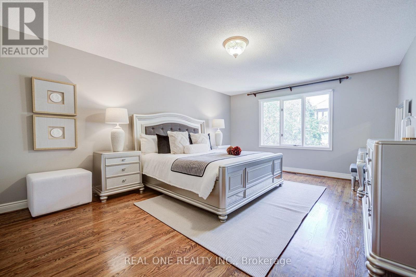 2025 BURBANK DRIVE - 34