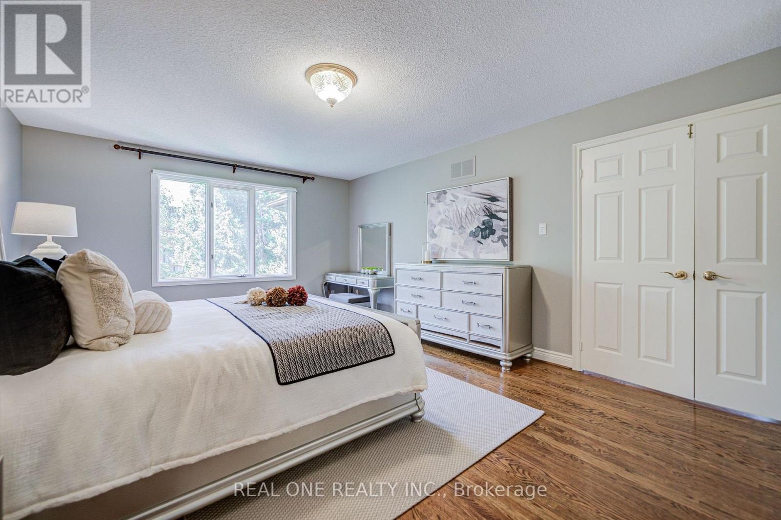 2025 BURBANK DRIVE - Image 35