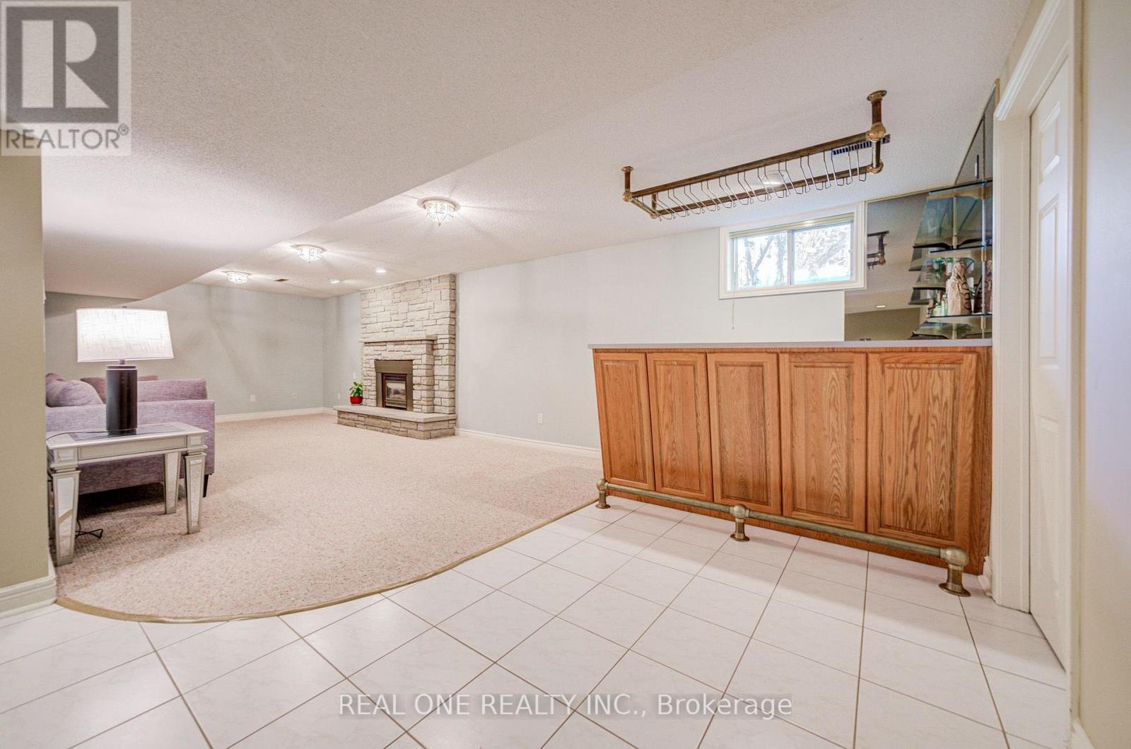 2025 BURBANK DRIVE - 42