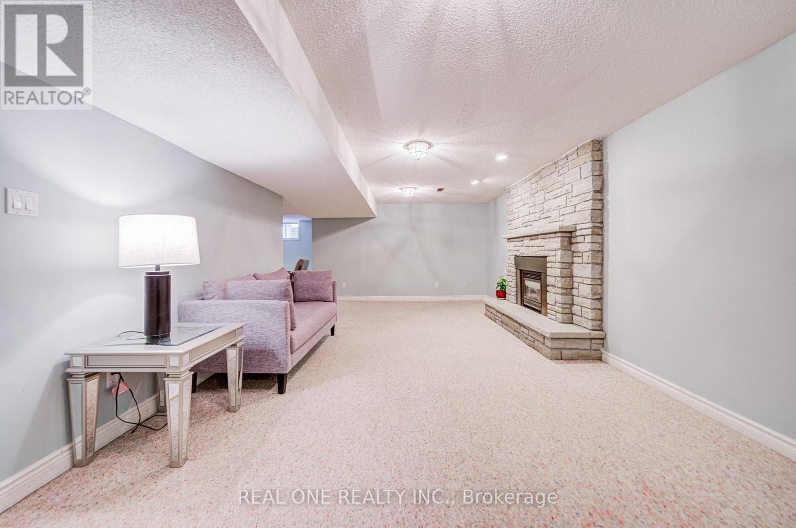 2025 BURBANK DRIVE - 43